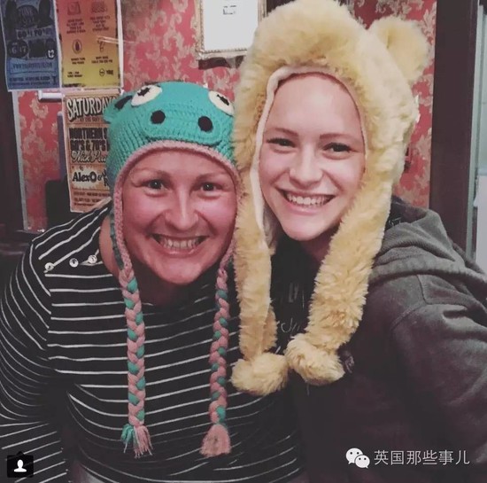 8岁时脱发被孤立被排挤又如何~17岁的她，无比美